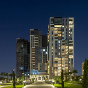Luxury 1BR Apt in AEON Towers